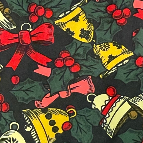 OS LuLaRoe Holiday Leggings NEW Christmas Holly Berries and Bells One Size 2-10 - Picture 2 of 2